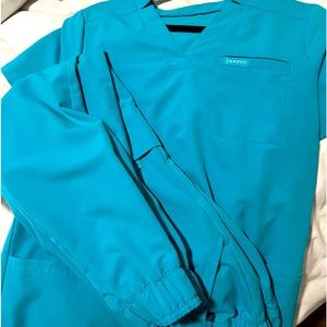 Jannuu Scrubs Set